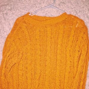yelllw long sleeve knitted sweater